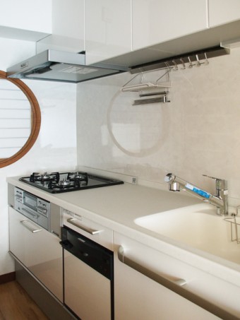 光が入りにくいリビングを明るくイメージチェンジ